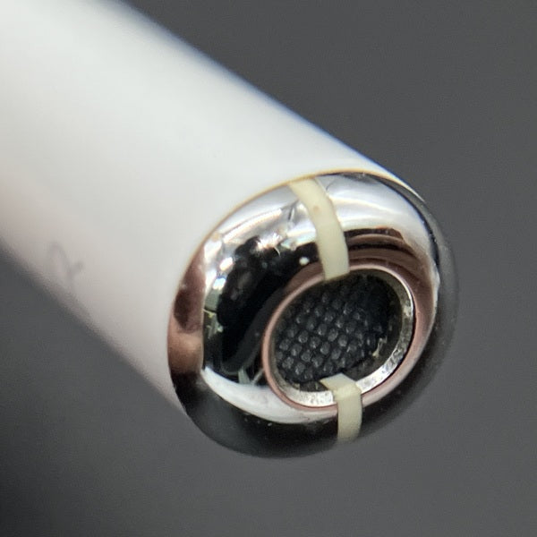 【中古】AirPods with Wireless Charging Case  MRXJ2J-A【秋葉原】