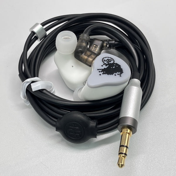 【中古】NA3 Essentials グレー&ホワイト【日本橋】