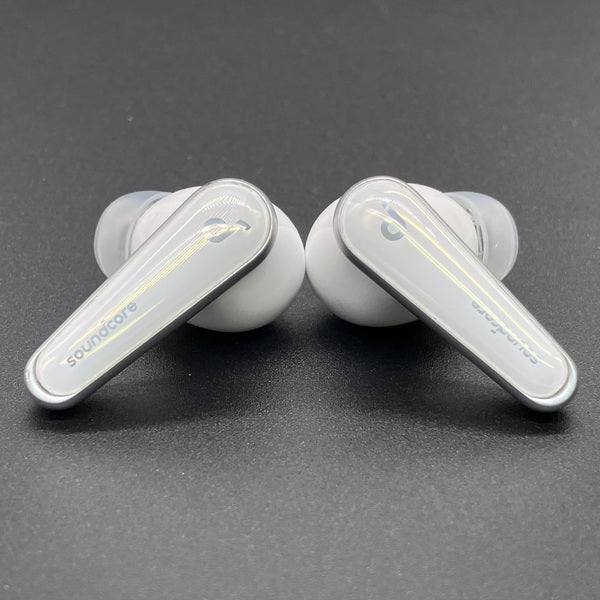 Anker Soundcore Liberty 4 ホワイト　ほぼ新品！ 完全ワイヤレスイヤホン Anker Soundcore Liberty 4 クラウドホワイト