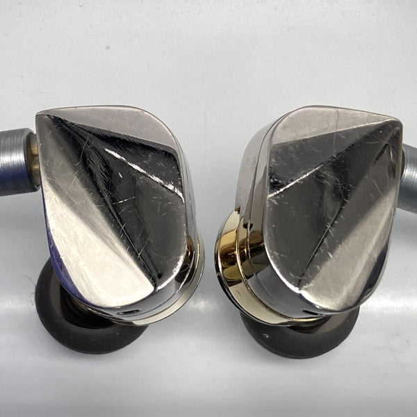 【中古】illustrious 光輝【日本橋】