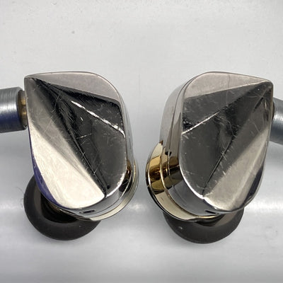 【中古】illustrious 光輝【日本橋】