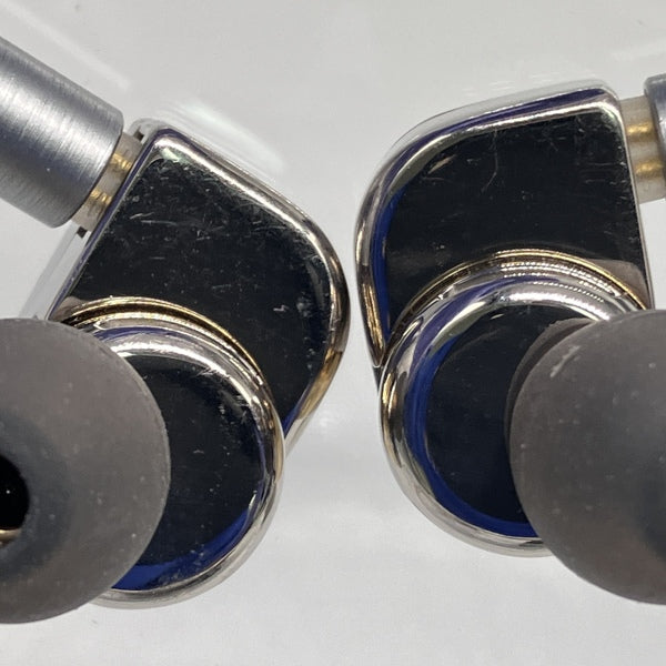 【中古】illustrious 光輝【日本橋】