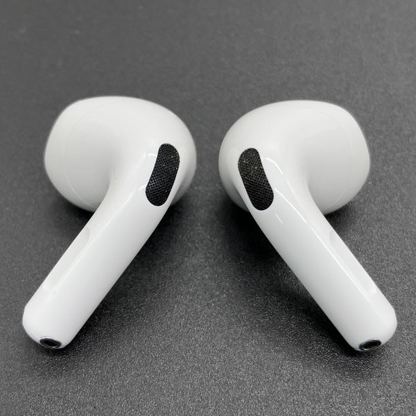 【中古】AirPods 4 MXP93J/A（アクティブノイズキャンセリング搭載）【秋葉原】
