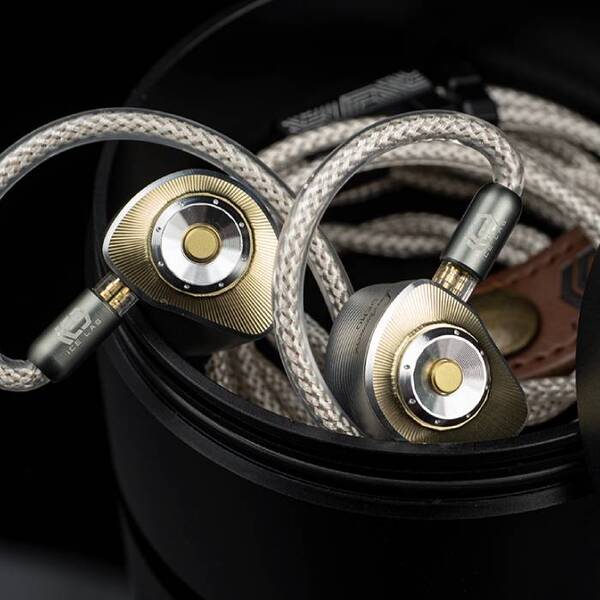 ICE LAB SPECTRUMICA – e☆イヤホン