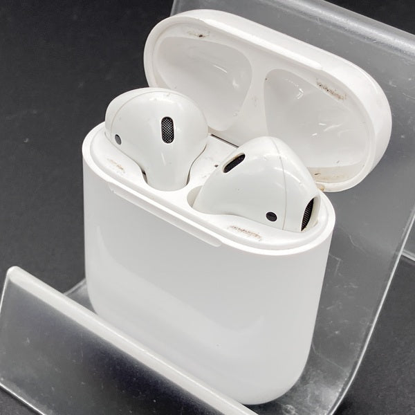 【中古】AirPods with Charging Case MV7N2J/A【秋葉原】
