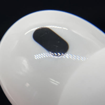 【中古】MagSafe充電ケース(USB-C)付きAirPods Pro(第2世代) MTJV3JA【秋葉原】