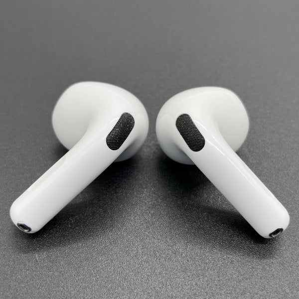 【中古】AirPods 4 MXP93J/A（アクティブノイズキャンセリング搭載）【秋葉原】