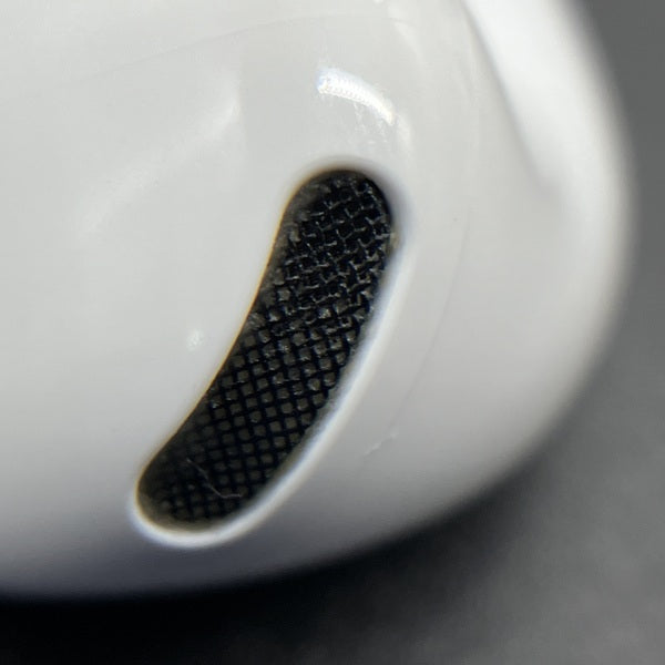 【中古】AirPods 4 MXP93J/A（アクティブノイズキャンセリング搭載）【秋葉原】