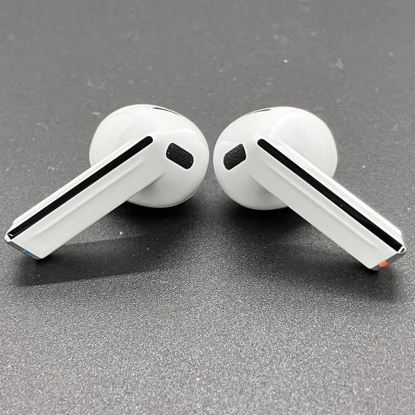 Samsung Galaxy Buds3 ホワイト 中古 Galaxy 【中古】Galaxy Buds3 ホワイト 【SM-R530NZWAXJP】【秋葉原