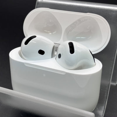 【中古】AirPods 4 MXP93J/A（アクティブノイズキャンセリング搭載）【秋葉原】