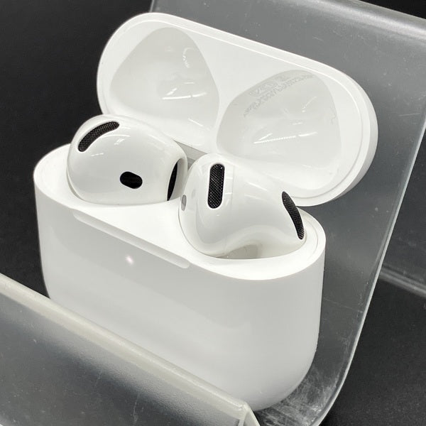 【中古】AirPods 4 MXP93J/A（アクティブノイズキャンセリング搭載）【秋葉原】