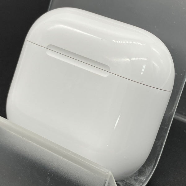 【中古】AirPods 4 MXP93J/A（アクティブノイズキャンセリング搭載）【秋葉原】
