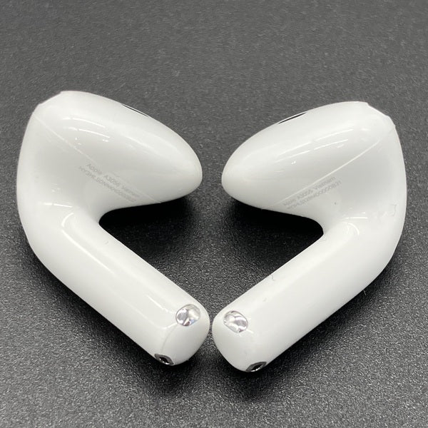 【中古】AirPods 4 MXP93J/A（アクティブノイズキャンセリング搭載）【秋葉原】