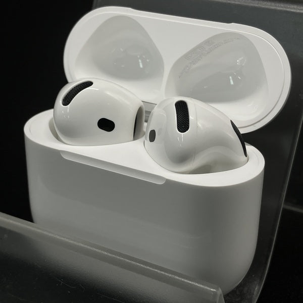 【中古】AirPods 4 MXP93J/A（アクティブノイズキャンセリング搭載）【秋葉原】