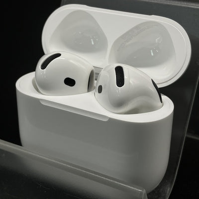 【中古】AirPods 4 MXP93J/A（アクティブノイズキャンセリング搭載）【秋葉原】