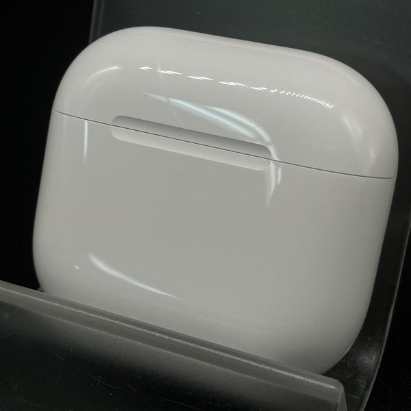 【中古】AirPods 4 MXP93J/A（アクティブノイズキャンセリング搭載）【秋葉原】