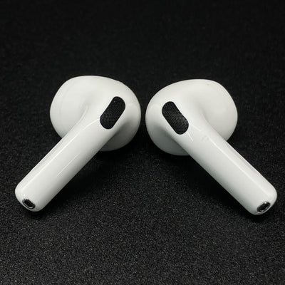 【中古】AirPods 4 MXP93J/A（アクティブノイズキャンセリング搭載）【秋葉原】