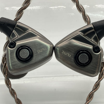 【中古】TITAN S グレー【秋葉原】