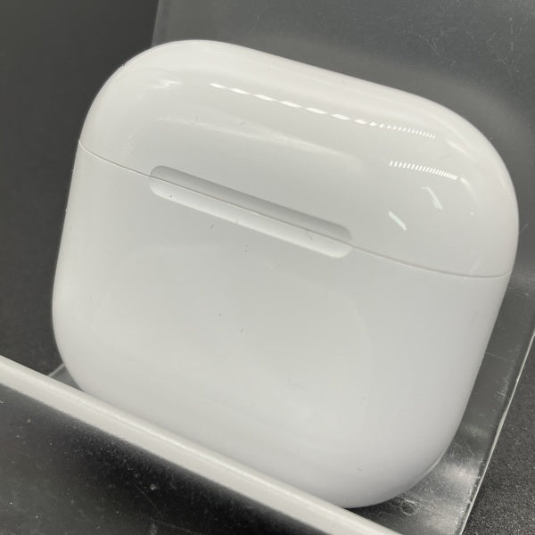 【中古】AirPods 4 MXP93J/A（アクティブノイズキャンセリング搭載）【秋葉原】