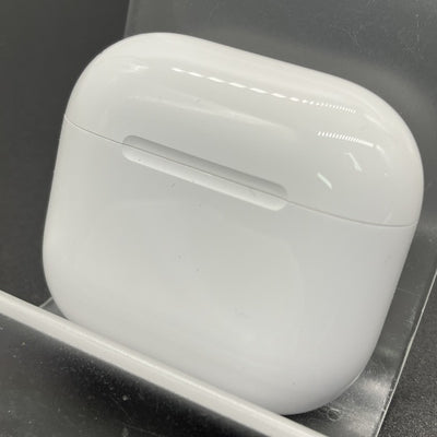 【中古】AirPods 4 MXP93J/A（アクティブノイズキャンセリング搭載）【秋葉原】