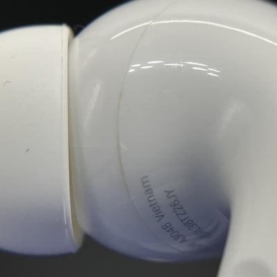 【中古】MagSafe充電ケース(USB-C)付きAirPods Pro(第2世代) MTJV3JA【秋葉原】