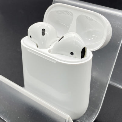 【中古】AirPods with Charging Case MV7N2J/A【秋葉原】