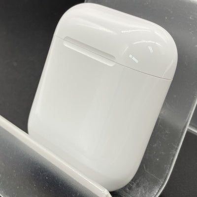 【中古】AirPods with Charging Case MV7N2J/A【秋葉原】