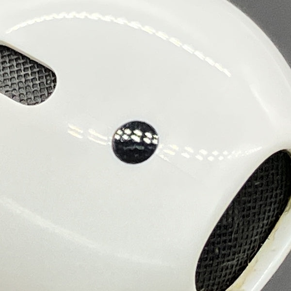 【中古】AirPods with Charging Case MV7N2J/A【秋葉原】