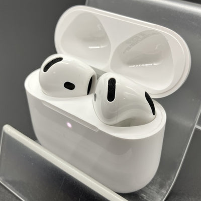【中古】AirPods 4 MXP93J/A（アクティブノイズキャンセリング搭載）【秋葉原】