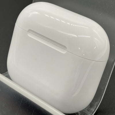 【中古】AirPods 4 MXP93J/A（アクティブノイズキャンセリング搭載）【秋葉原】