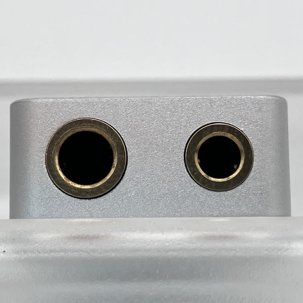 【中古】UA4 シルバー【秋葉原】