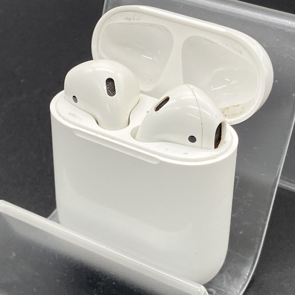【中古】AirPods with Charging Case MV7N2J/A【秋葉原】
