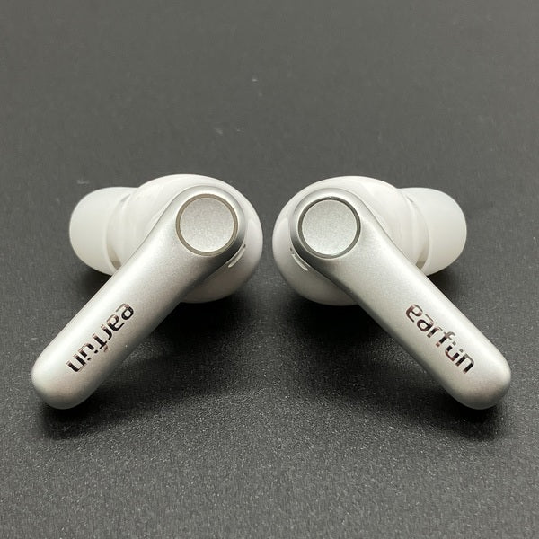【中古】Air Pro 4 - White【秋葉原】