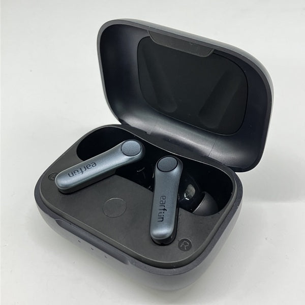 【中古】Air Pro 4 - Black【秋葉原】