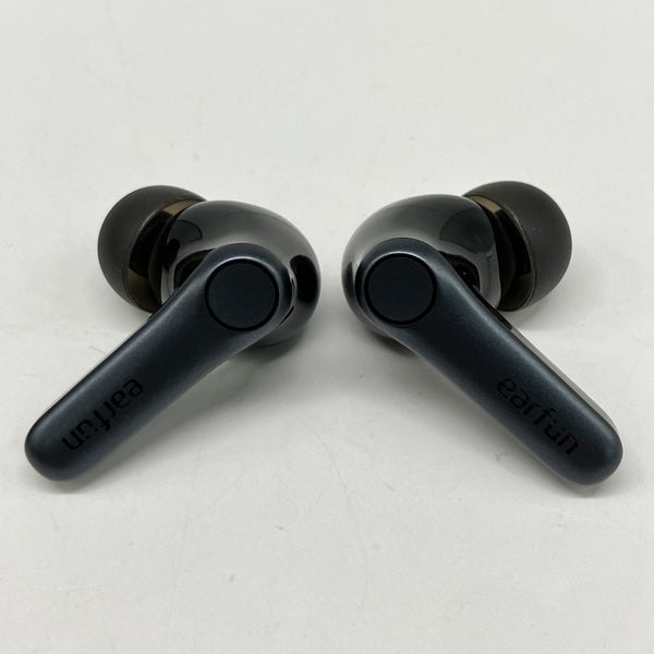 【中古】Air Pro 4 - Black【秋葉原】