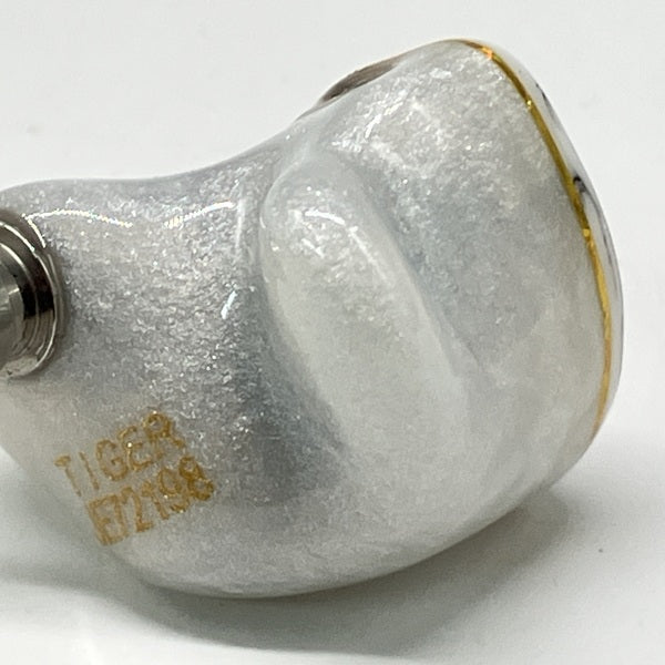 【中古】WHITE TIGER II 【QDC-TIGER-S-WH-V2】(ケーブル欠品)【秋葉原】