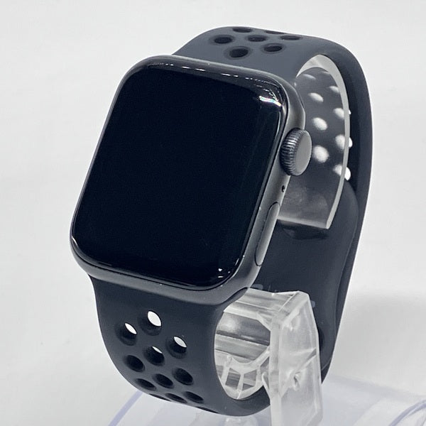 【中古】Apple Watch Nike SE （40mm GPS）アルミニウム【秋葉原】