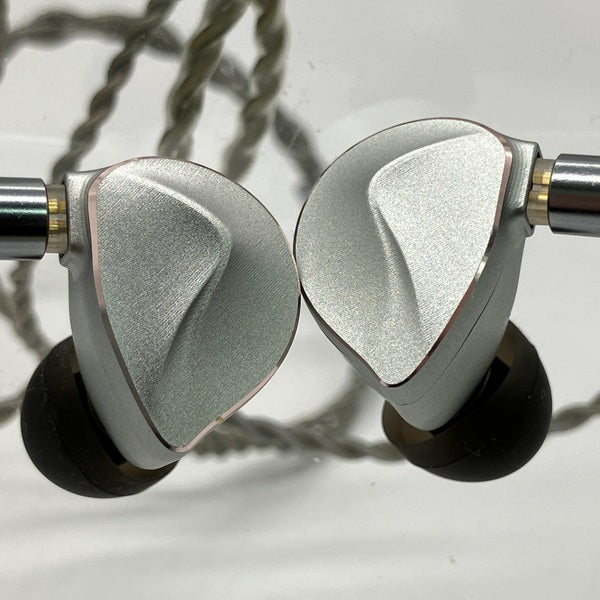 【中古】Winter シルバー (3.5mmプラグ)【秋葉原】