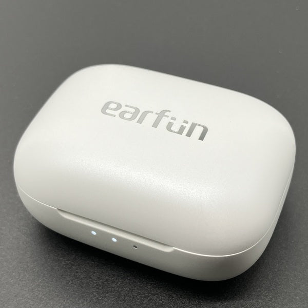 【中古】Air Pro 4 - White【秋葉原】