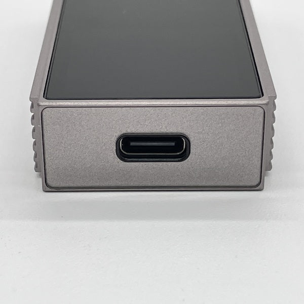 【中古】UA6 Titanium【秋葉原】