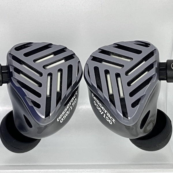 【中古】Tesseract(Universal Fit)【秋葉原】