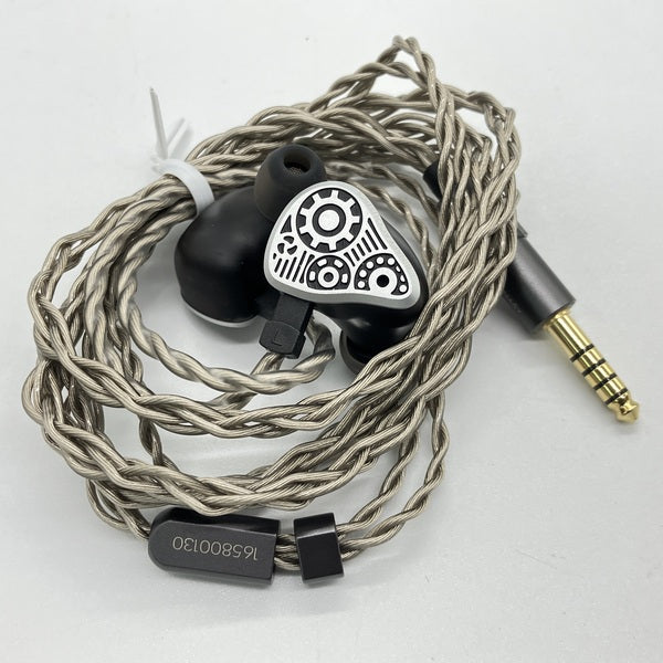 【中古】Dynaquattro【秋葉原】