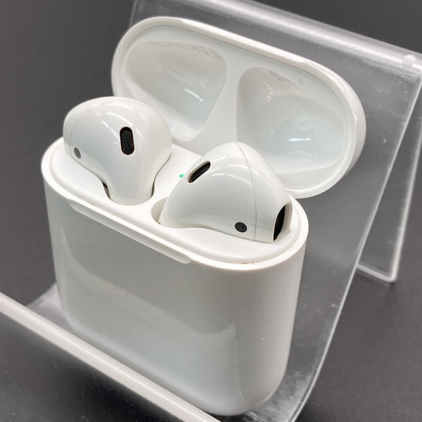 【中古】AirPods with Charging Case MV7N2J/A【秋葉原】