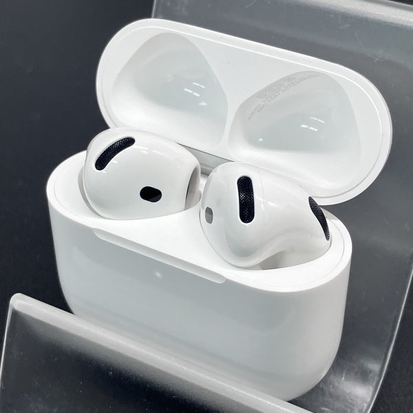 【中古】AirPods 4 MXP93J/A（アクティブノイズキャンセリング搭載）【秋葉原】