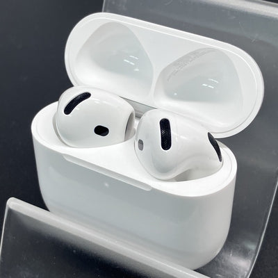 【中古】AirPods 4 MXP93J/A（アクティブノイズキャンセリング搭載）【秋葉原】