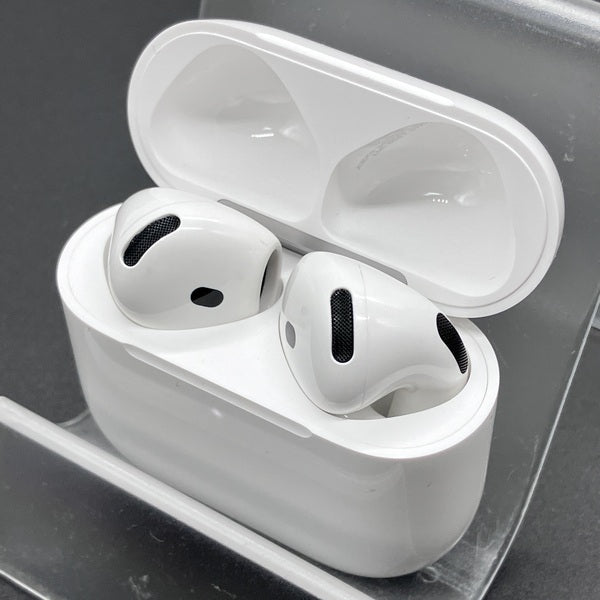 【中古】AirPods 4 MXP93J/A（アクティブノイズキャンセリング搭載）【秋葉原】