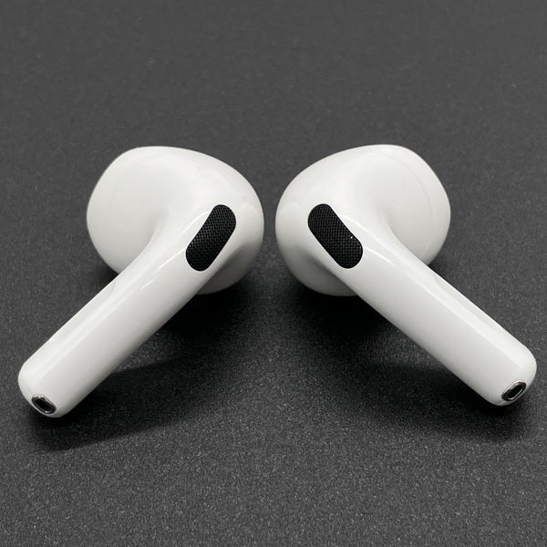 【中古】AirPods 4 MXP93J/A（アクティブノイズキャンセリング搭載）【秋葉原】