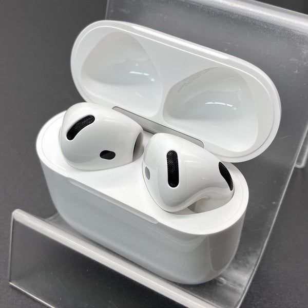 【中古】AirPods 4 MXP93J/A（アクティブノイズキャンセリング搭載）【秋葉原】