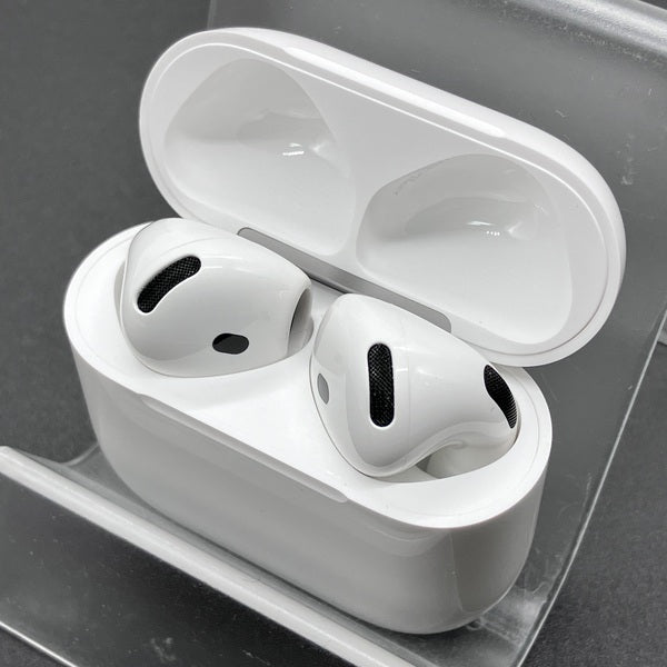 【中古】AirPods 4 MXP93J/A（アクティブノイズキャンセリング搭載）【秋葉原】