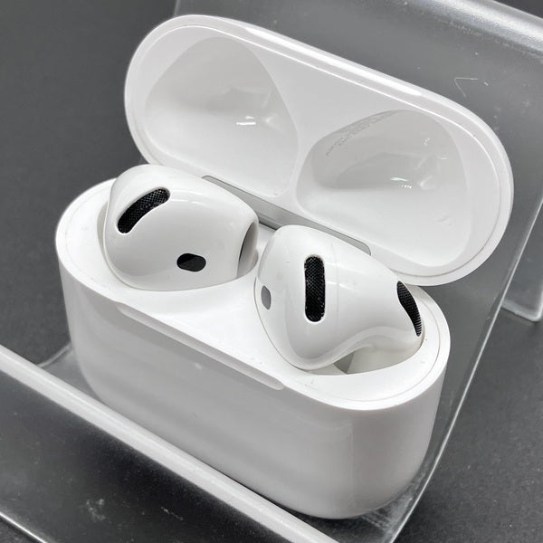 【中古】AirPods 4 MXP93J/A（アクティブノイズキャンセリング搭載）【秋葉原】
